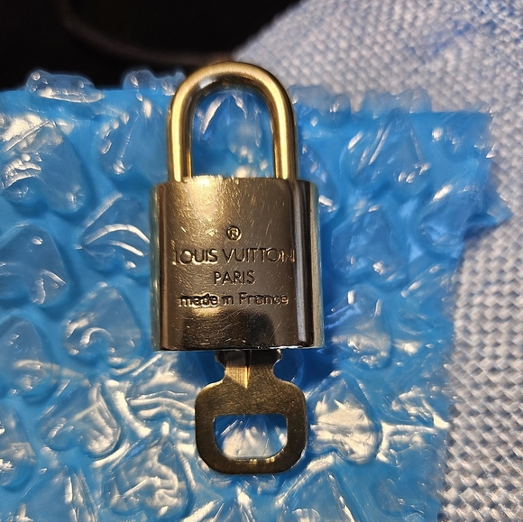 LV lock & key #307 - Picture 4 of 4
